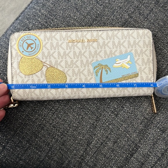 Michael Kors Jet Set Go Airplane Wallet - Picture 12 of 13